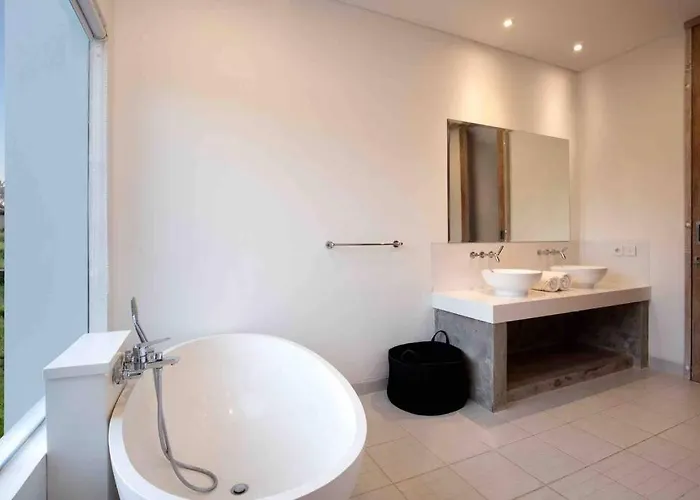 Villa A, Brand New Near Ubud. *